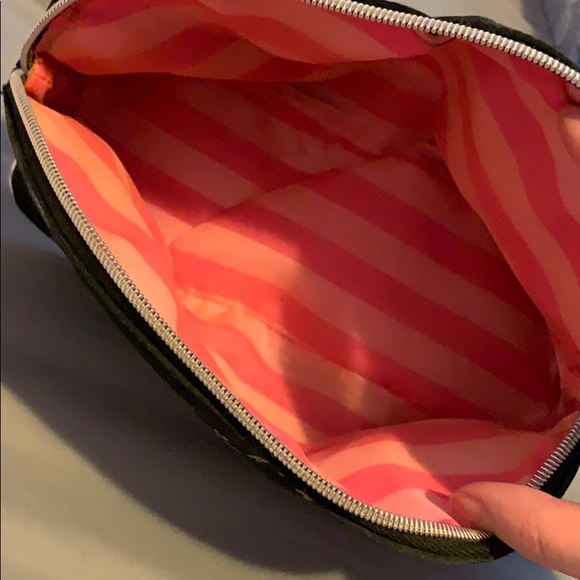 Makeup bag! - Picture 2 of 2